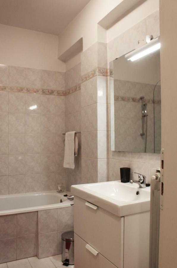 Sunny Corner In City Center With Free Parking Apartamento PUY Exterior foto