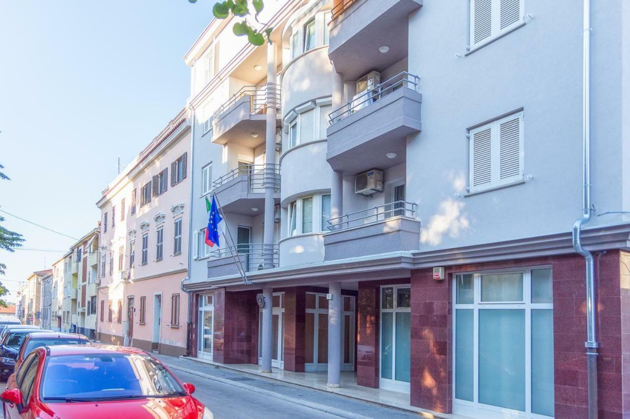 Sunny Corner In City Center With Free Parking Apartamento PUY Exterior foto